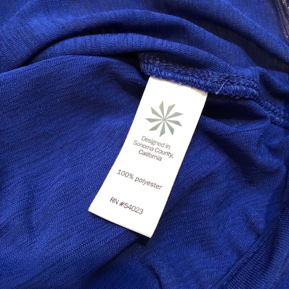 Athleta lightweight top XS - Picture 4 of 4